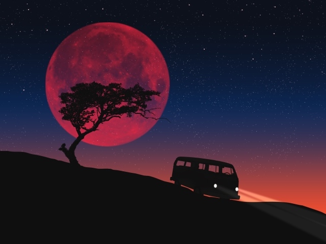 Красная луна освещает дорогу и одинокое дерево