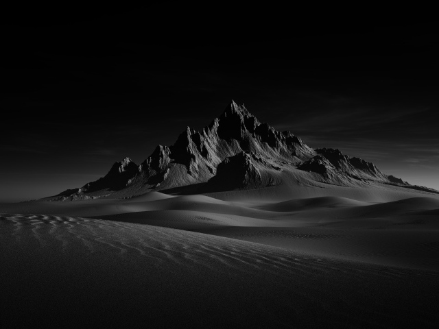 Гора в пустыне ночью