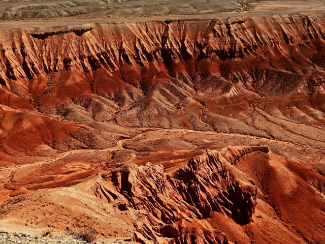 Вид на глубокий каньон сверху