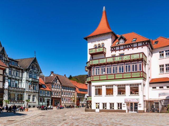 Красивые дома города в городе Бад-Зальцдетфурт, Германия