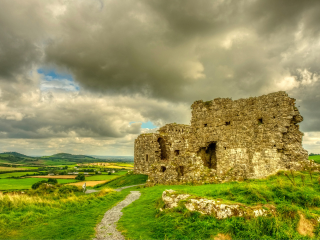 Развалины замка Дунамаз, Ирландия