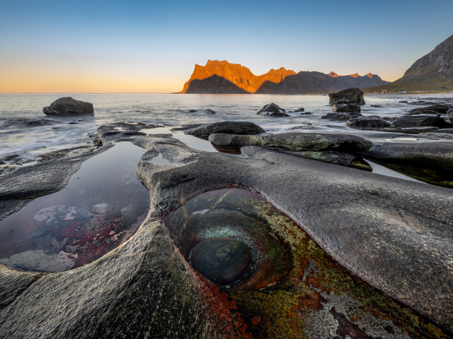 Каменный берег Лофотенских островов, Норвегия