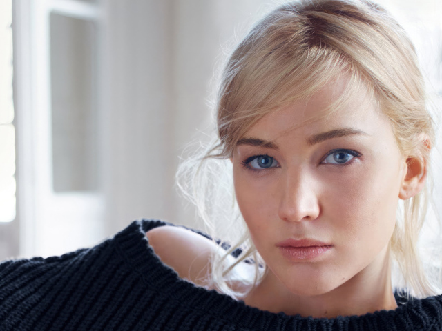 Внимательный взгляд актрисы Дженнифер Лоуренс