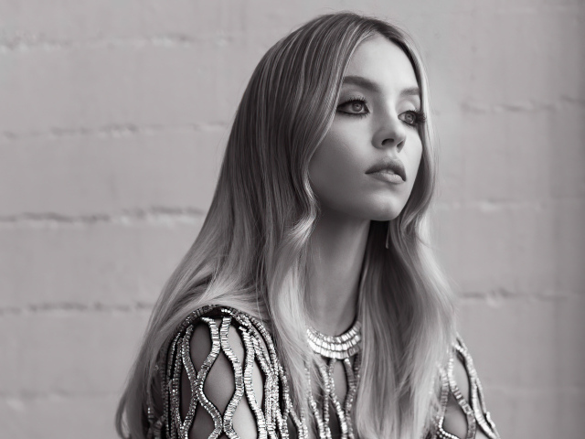 Американская актриса Сидни Суини черное-белое фото