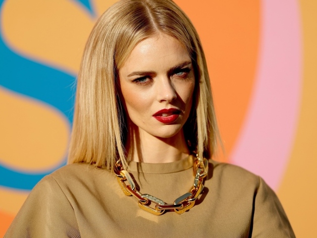 Австралийская актриса Самара Уивинг