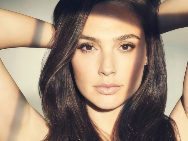 Красивые карие глаза актрисы Галь Гадот