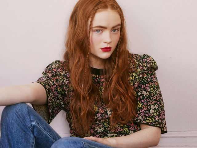 Красивая девушка актриса Сэди Синк