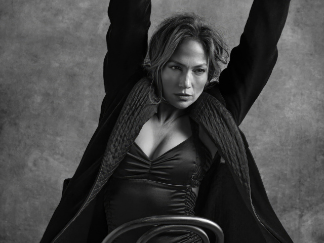 Черно-белое фото актрисы Дженнифер Лопес