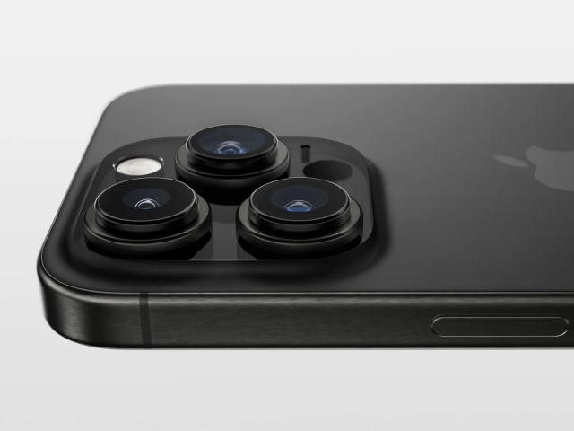 Черный iPhone 15 на сером фоне