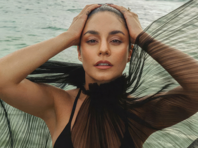 Черный наряд на актрисе Ванесса Хадженс