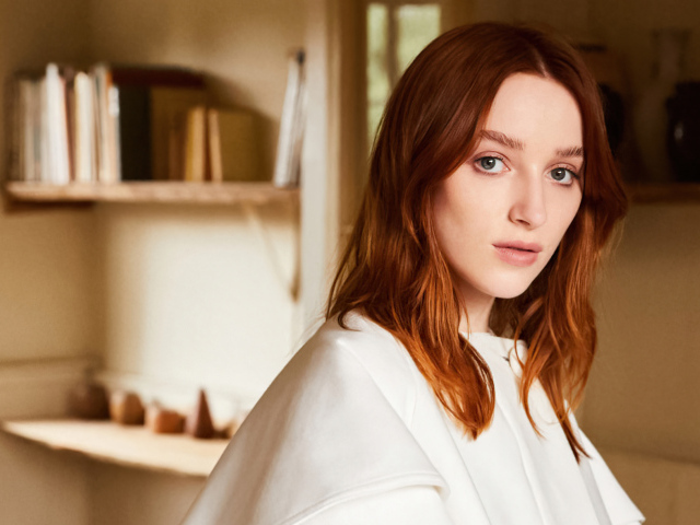 Британская рыжеволосая актриса Фиби Дайневор
