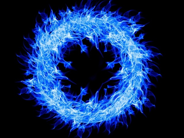 Голубое огненное кольцо  на черном фоне