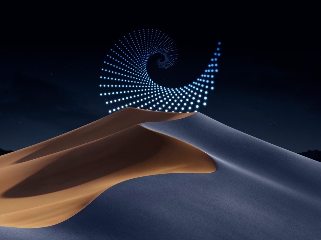 Яркая спираль над песчаной дюной