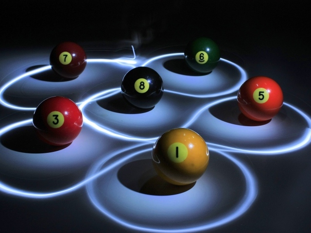 Разноцветные бильярдные шары