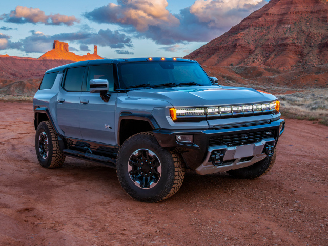 Автомобиль GMC Hummer EV 2024 года