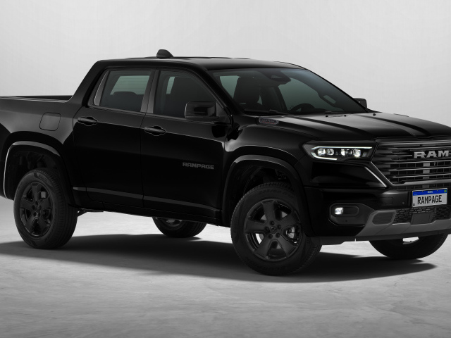 Большой автомобиль Ram Rampage Laramie Night Edition 2024 года