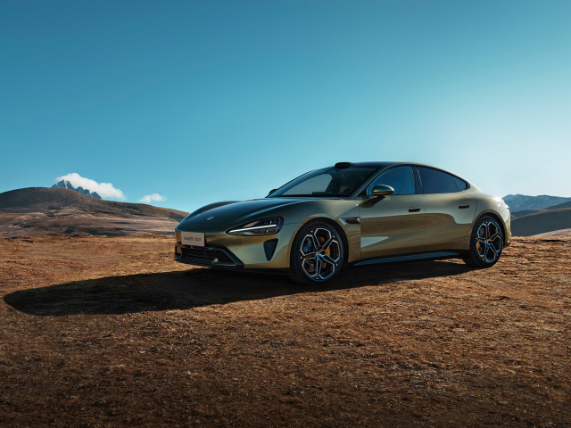 Новый автомобиль Xiaomi SU7 2024  года