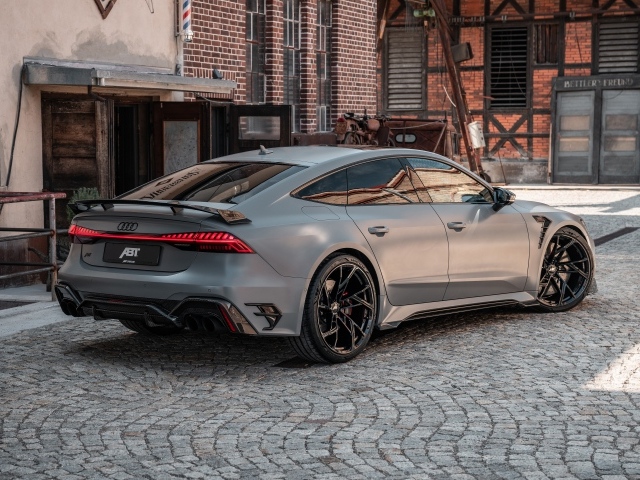 Вид сзади на автомобиль ABT RS7 Legacy Edition 2023 года