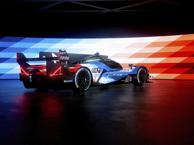 Вид сзади на гоночный автомобиль Alpine A424 2024 года