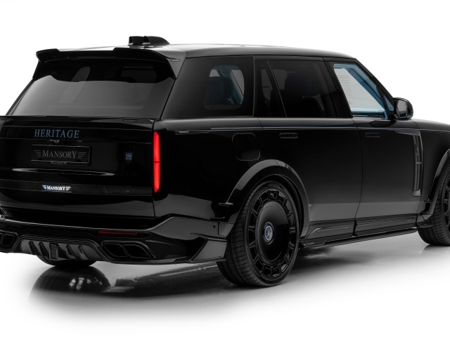 Вид сзади на черный внедорожник Mansory Range Rover SV LWB Heritage 2023 года