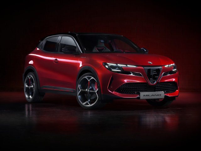 Красный автомобиль  Alfa Romeo Milano Elettrica Veloce 2024 года