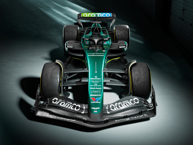 Гоночный автомобиль Aston Martin AMR24 2024 года вид сверху