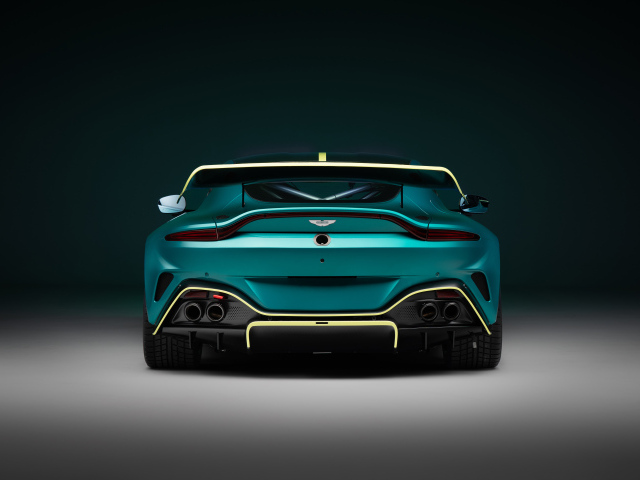 Автомобиль Aston Martin Vantage GT4 2024 года вид сзади