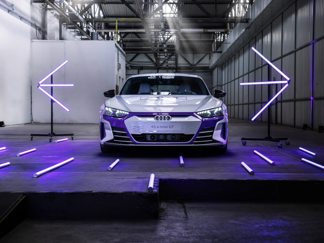 Скоростной автомобиль Audi RS E-Tron GT