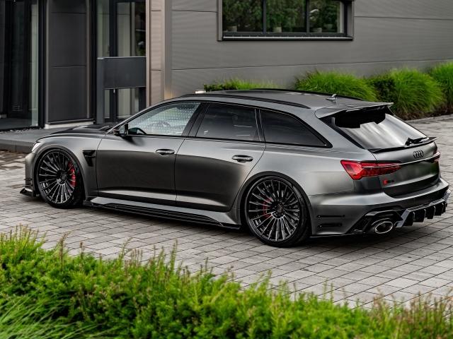 Черный автомобиль Audi RS6 C8 Tuning Prior Design вид сзади