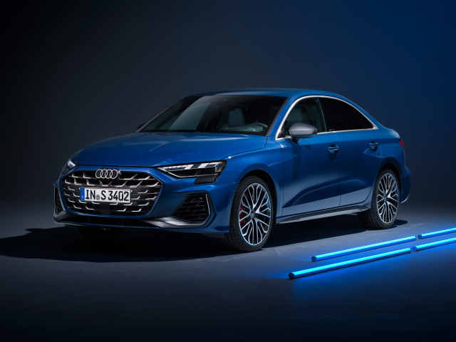 Синий автомобиль Audi S3 Sedan 2024 года