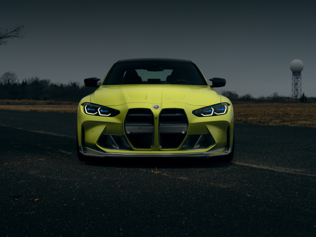 Вид спереди на автомобиль  BMW M3