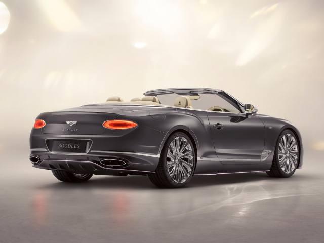 Вид сзади на автомобиль Bentley Continental GT Convertible Boodles By Mulliner 2024 года