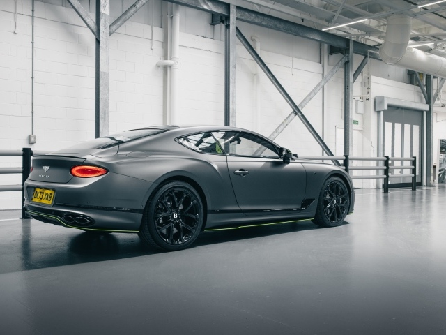 Вид сзади на автомобиль Bentley Continental GT V8 S