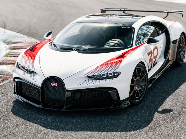 Стильный гоночный автомобиль Bugatti CHIRON