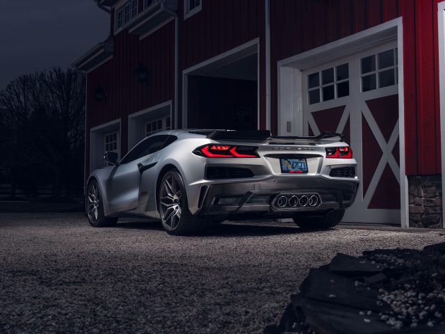 Вид сзади на автомобиль Chevy Corvette Z06