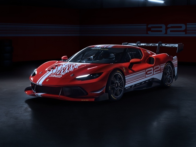 Красный быстрый автомобиль Ferrari 296 Challenge 2023 года