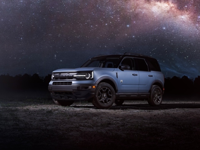 Автомобиль Ford Bronco Sport Black Appearance Package 2024 года под звездным небом