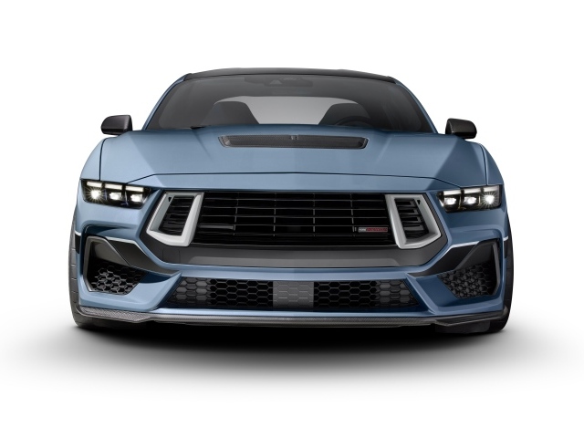 Вид спереди на автомобиль Ford Mustang FP800S