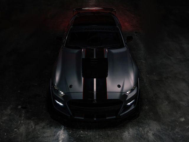 Вид сверху на автомобиль Ford Mustang Shelby GT500