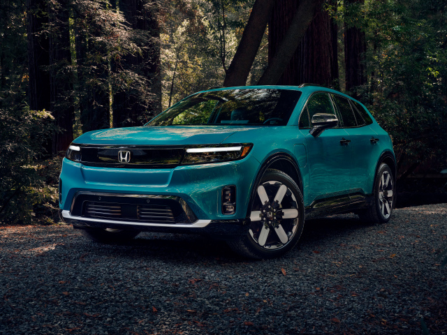 Голубой автомобиль Honda Prologue Elite  2024 года