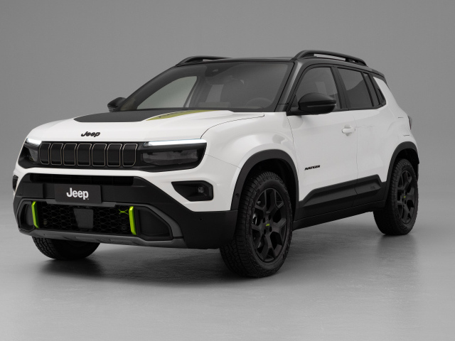 Белый внедорожник Jeep Avenger 4xe 2024 года