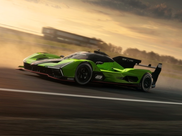 Автомобиль Lamborghini SC63 2023 года на гоночной трассе
