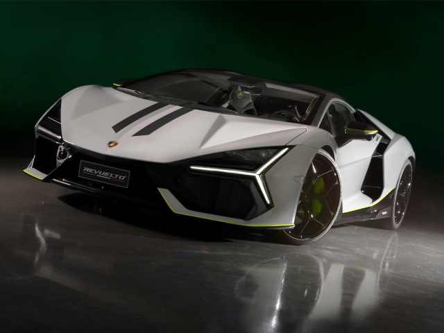 Вид спереди на автомобиль  Lamborghini Revuelto At Lamborghini Arena 2024 года
