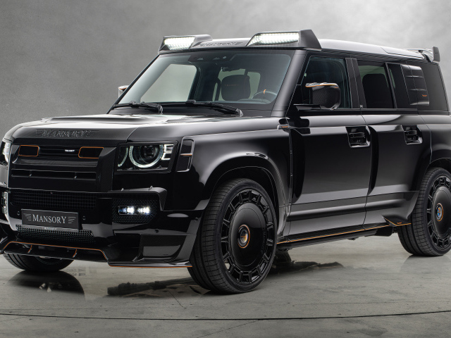 Черный автомобиль Mansory Land Rover Defender 110 Black Edition 2024  года