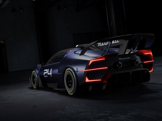 Вид сзади на автомобиль Maserati MCXtrema 2024 года