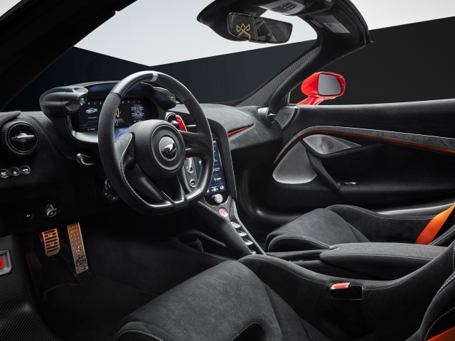Дорогой салон автомобиля McLaren 750S