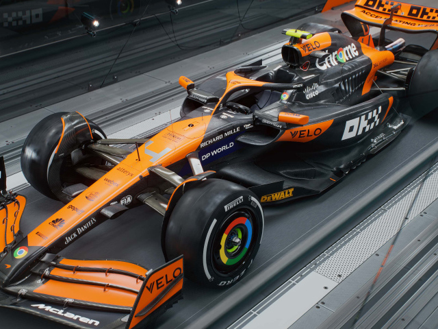 Гоночный McLaren MCL38 вид сверху