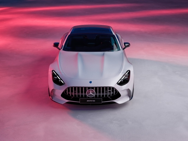 Серебристый автомобиль Mercedes AMG GT 2024 года вид сверху