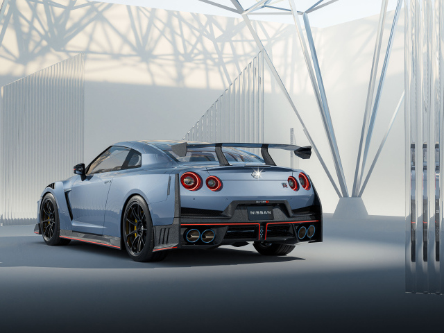 Вид сзади на автомобиль  Nissan GT-R Nismo