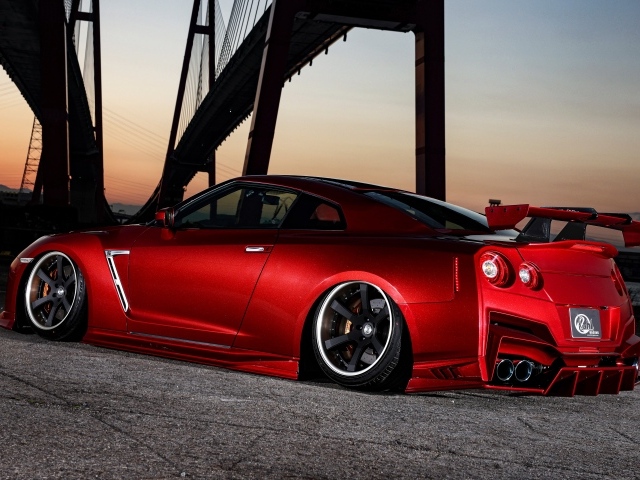 Вид сзади на автомобиль Nissan GTR 35R Final Edition